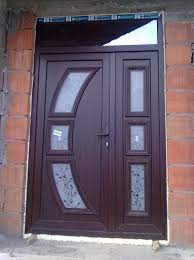 Usa exterior din PVC cu panel ornamental